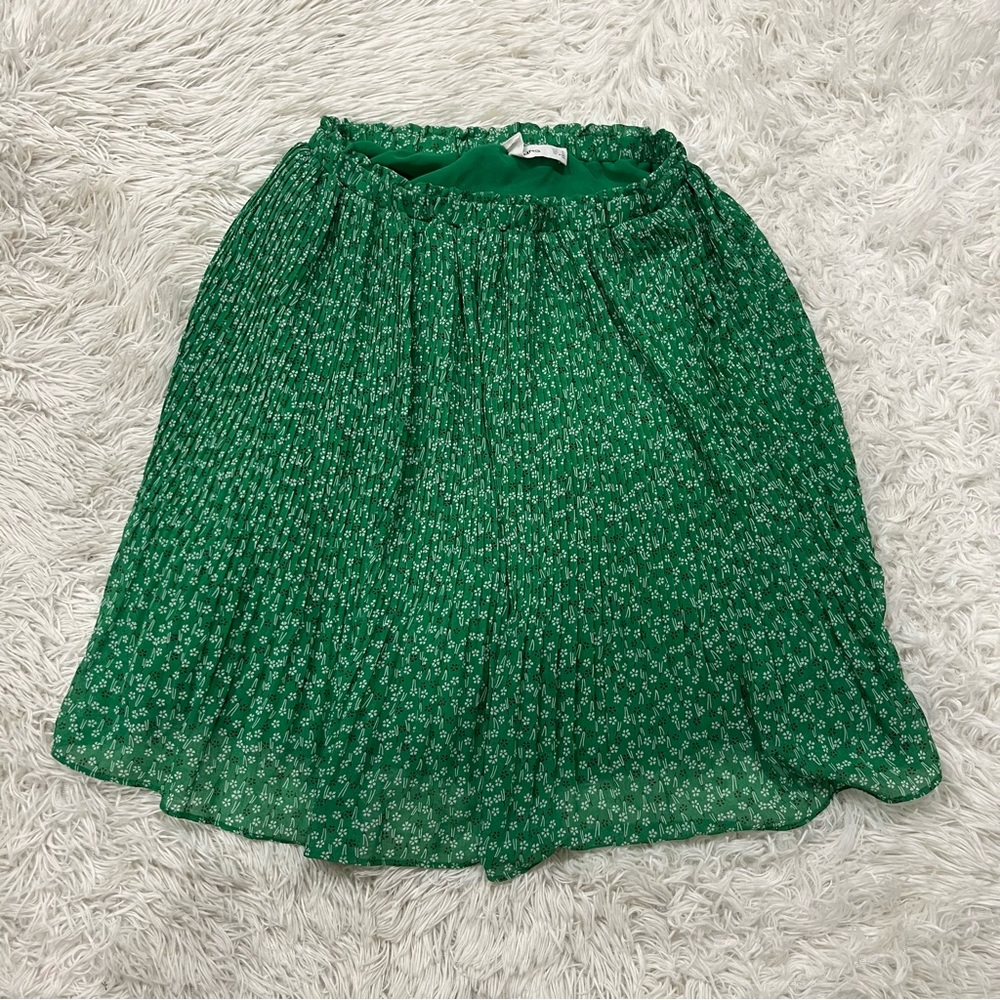 Green pleated floral skirt